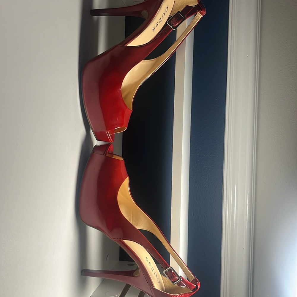 Guess medium red synthetic heels